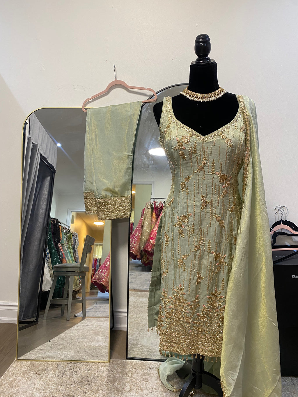 Embroidered pant suit