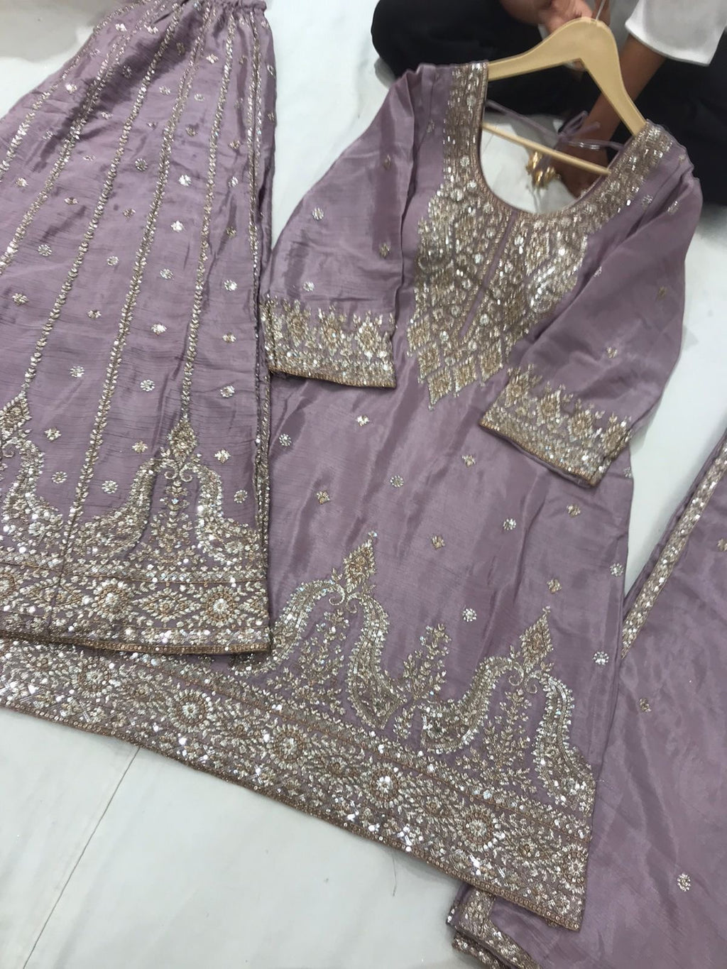 Embroidered suit Kanada Kulture