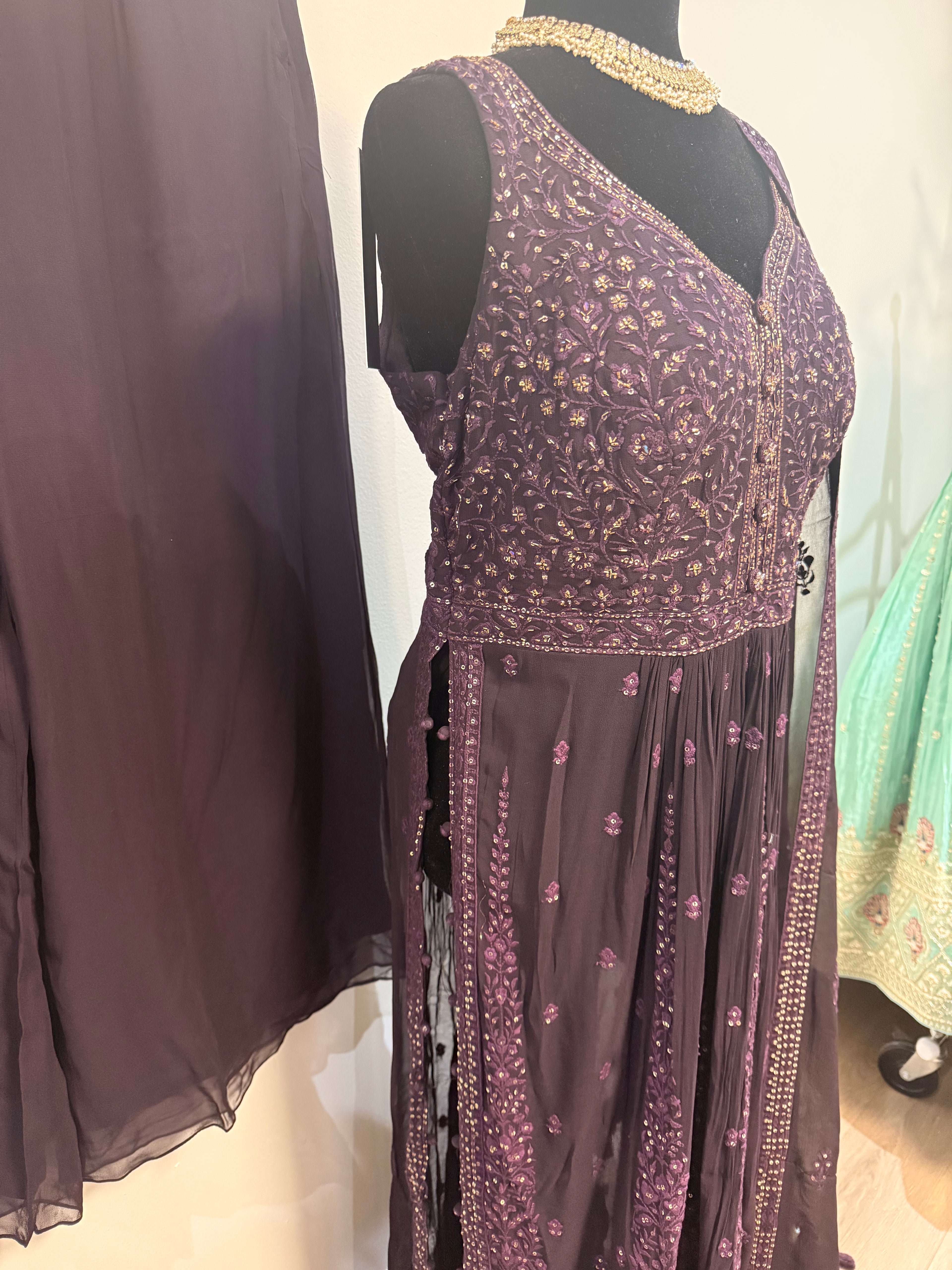 Nyra cut resham thread Embroidered suit – Kanada Kulture