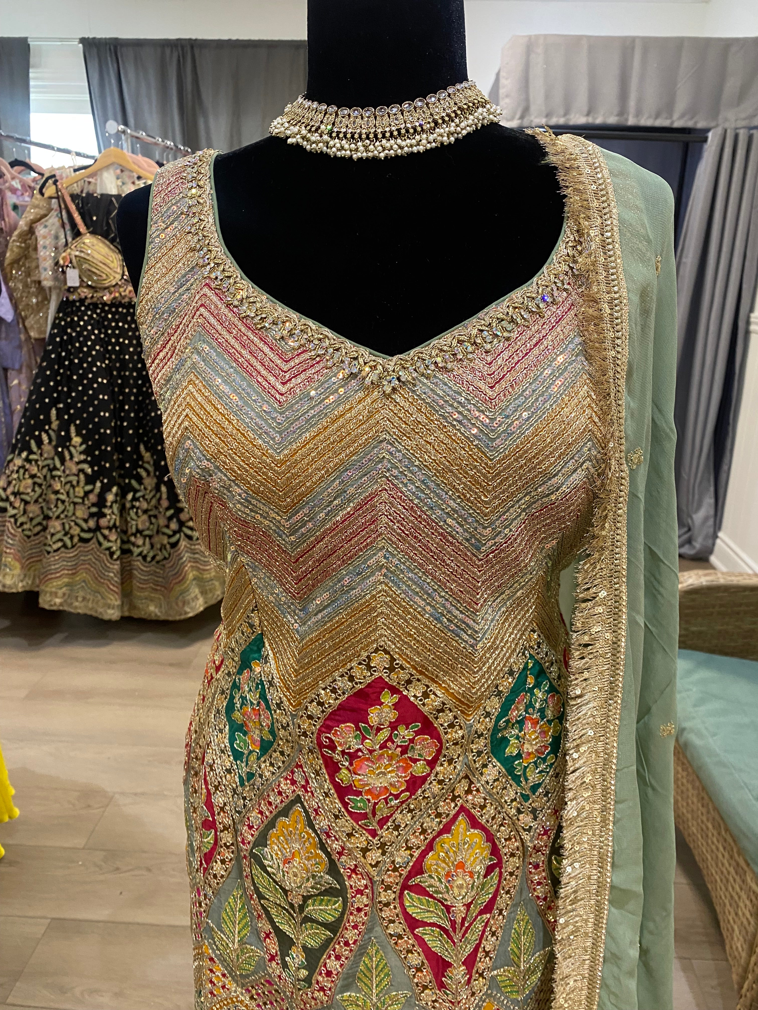 Size 44 Embroidered suit – Kanada Kulture