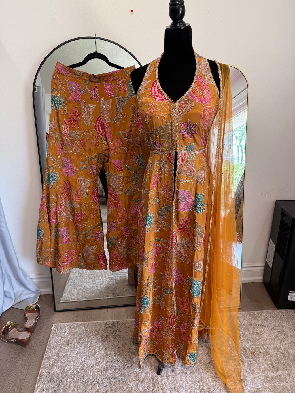 Nyra cut halter neck Embroidered suit – Kanada Kulture