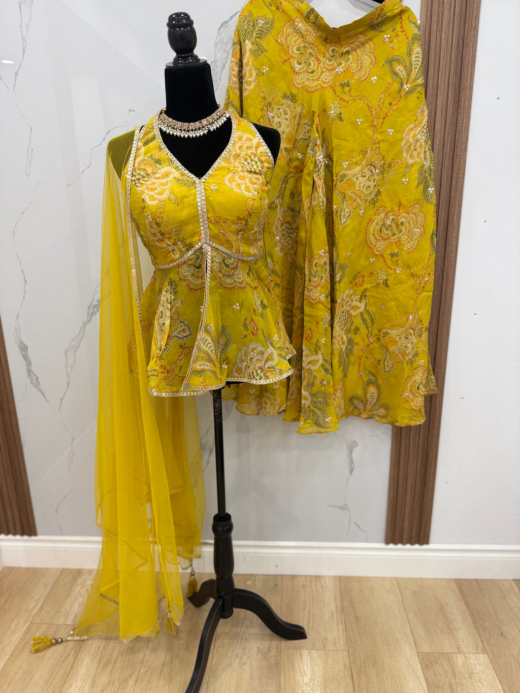 Halter summer suit with pockets in palazoo