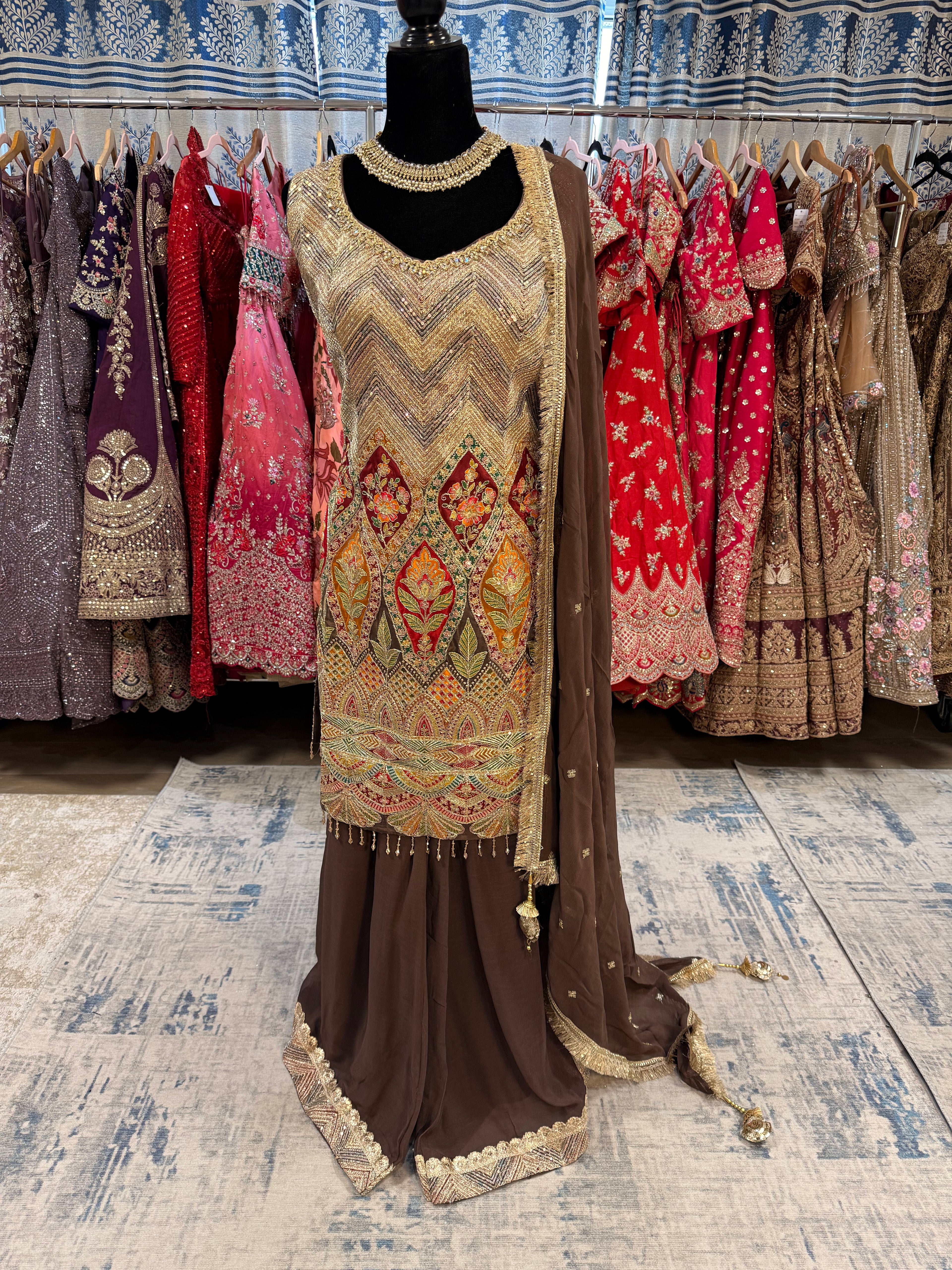 Size 44 Embroidered suit – Kanada Kulture