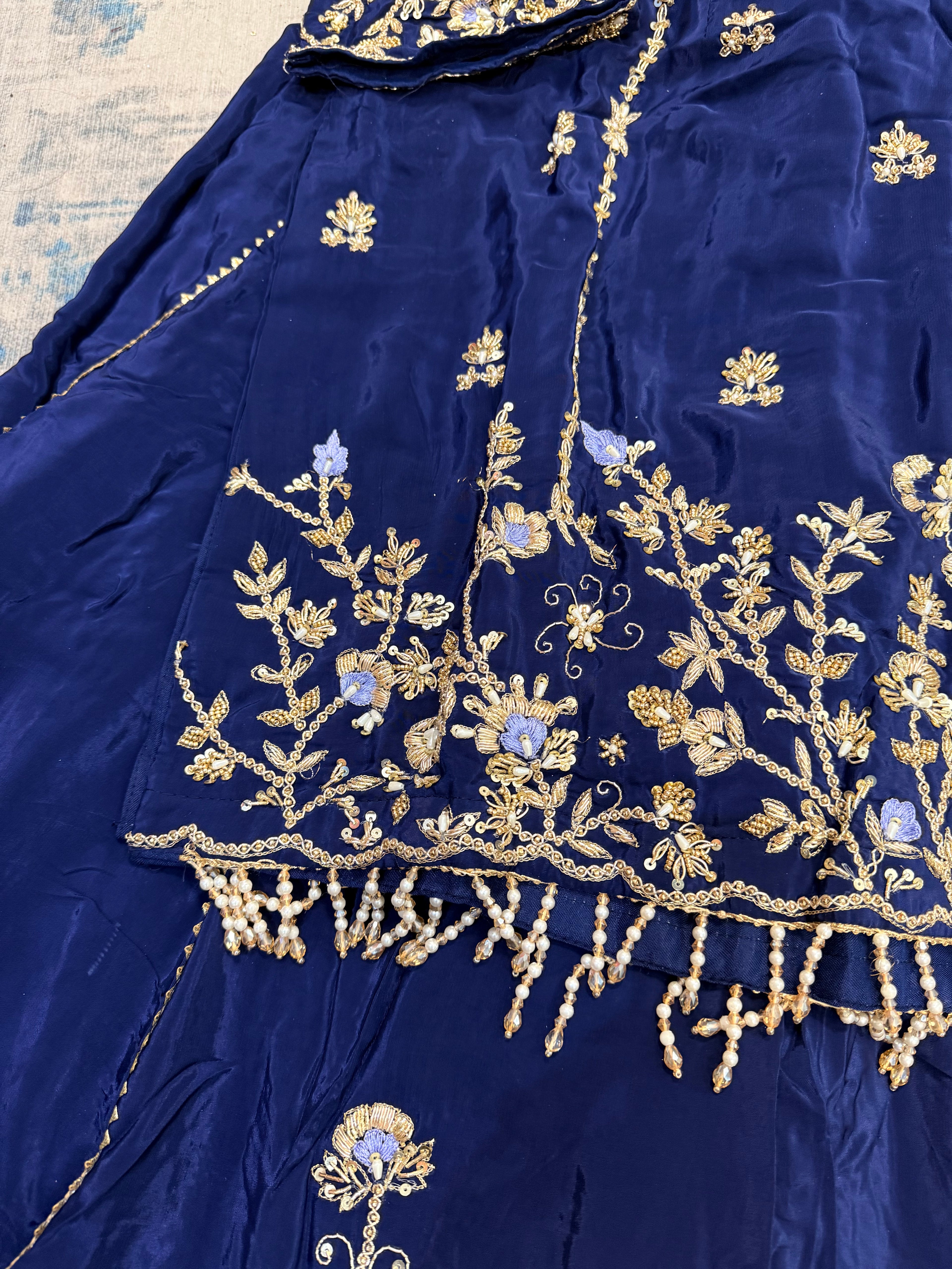 Size 48 Embroidered suit – Kanada Kulture