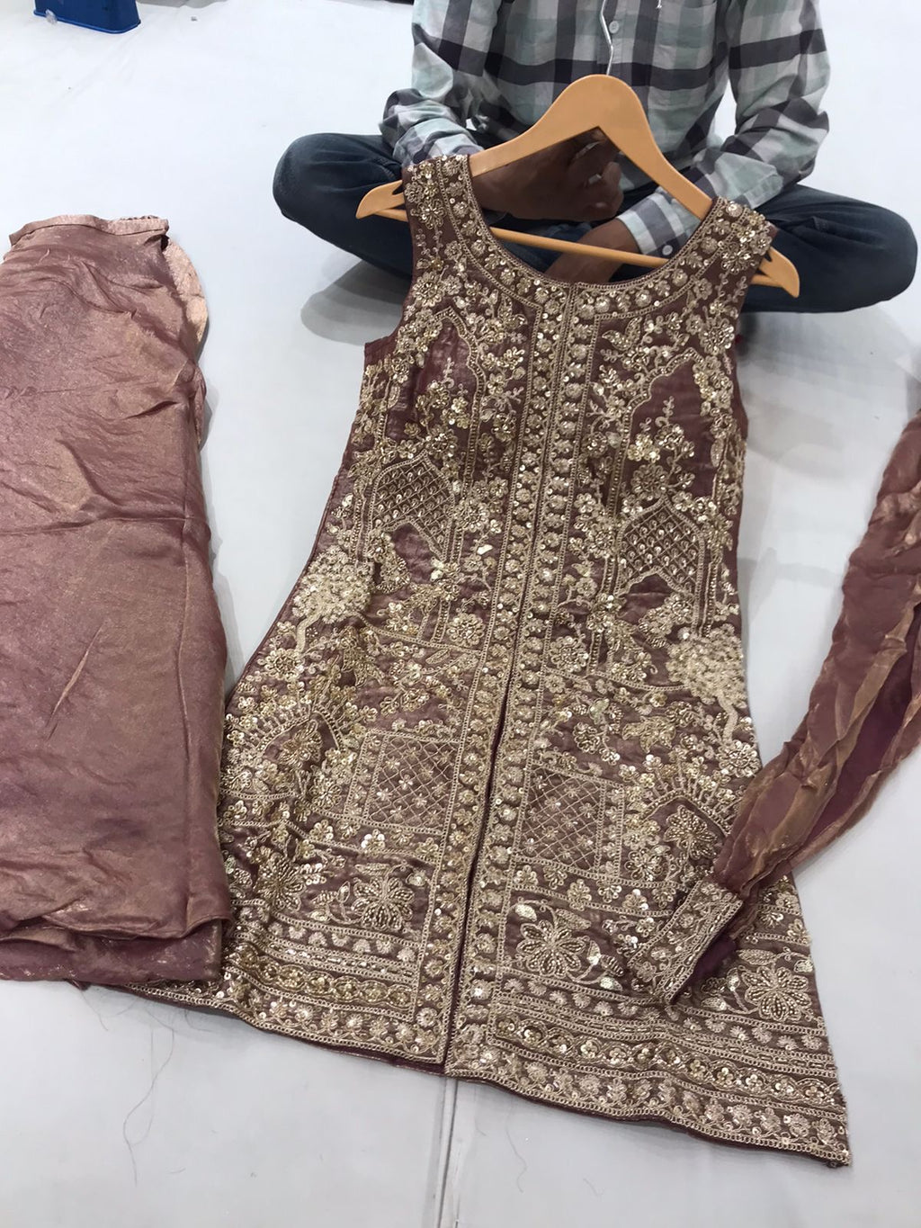 Embroidered suit – Kanada Kulture