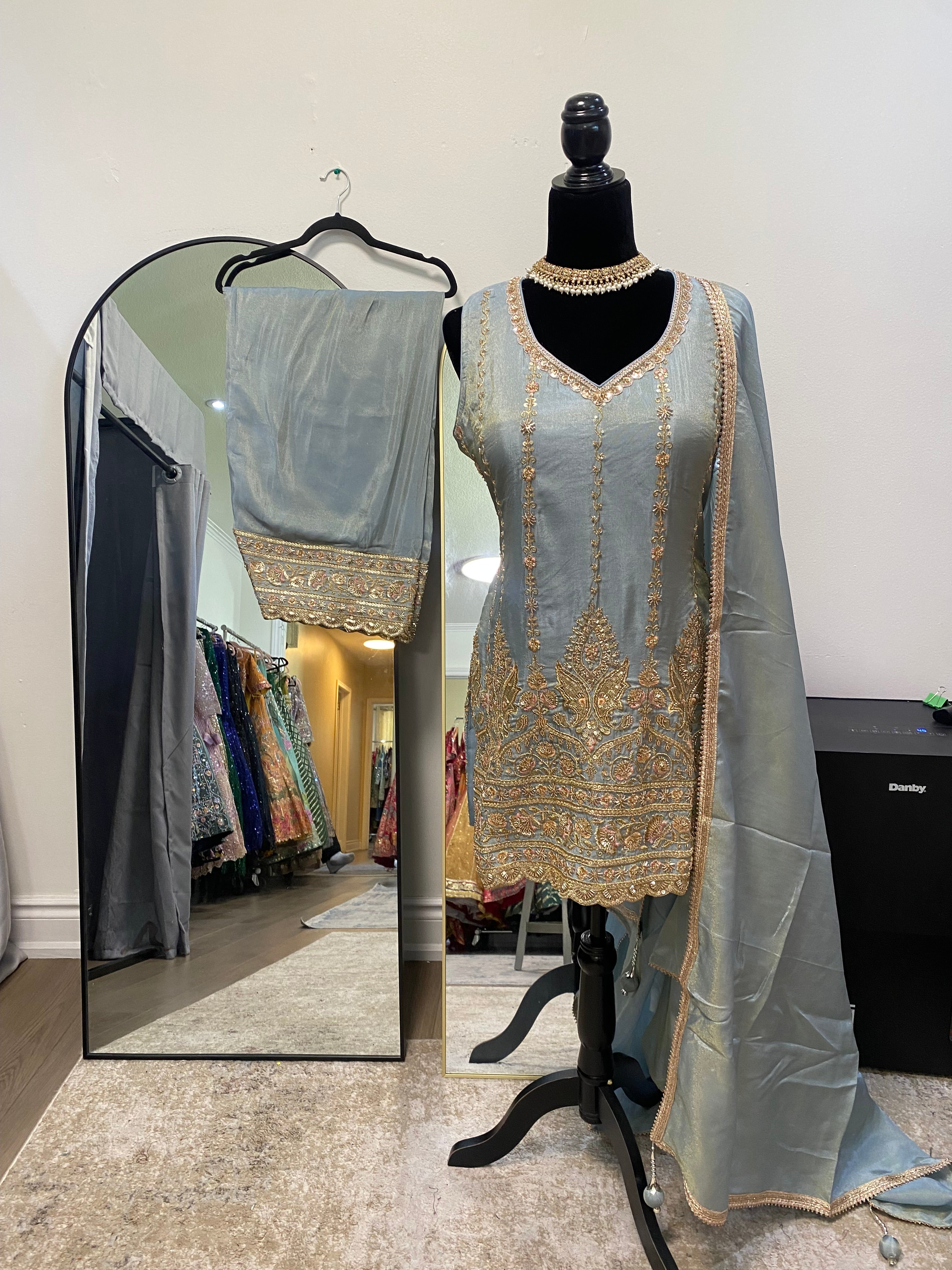 Salwar suit