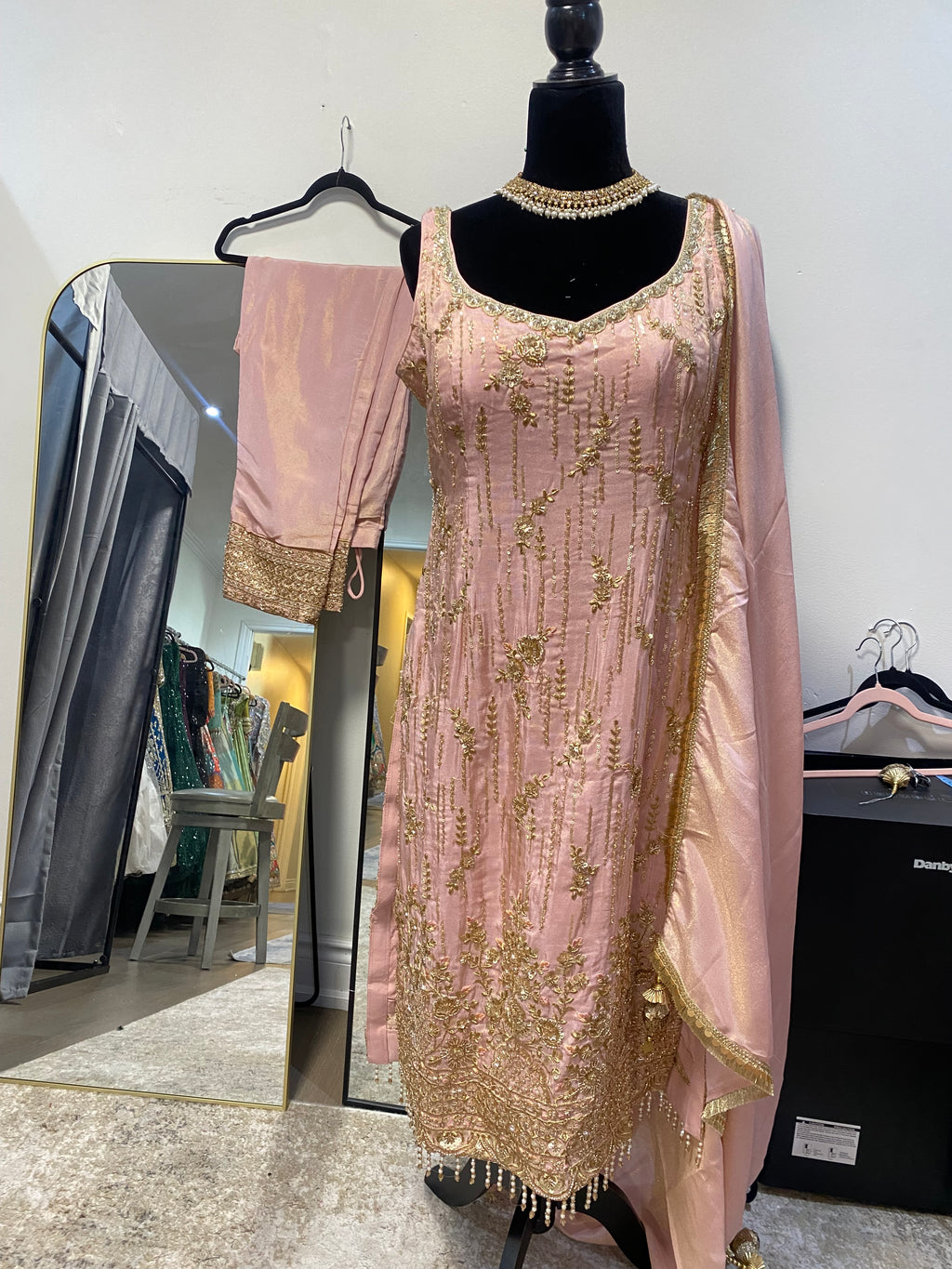 Embroidered pant suit