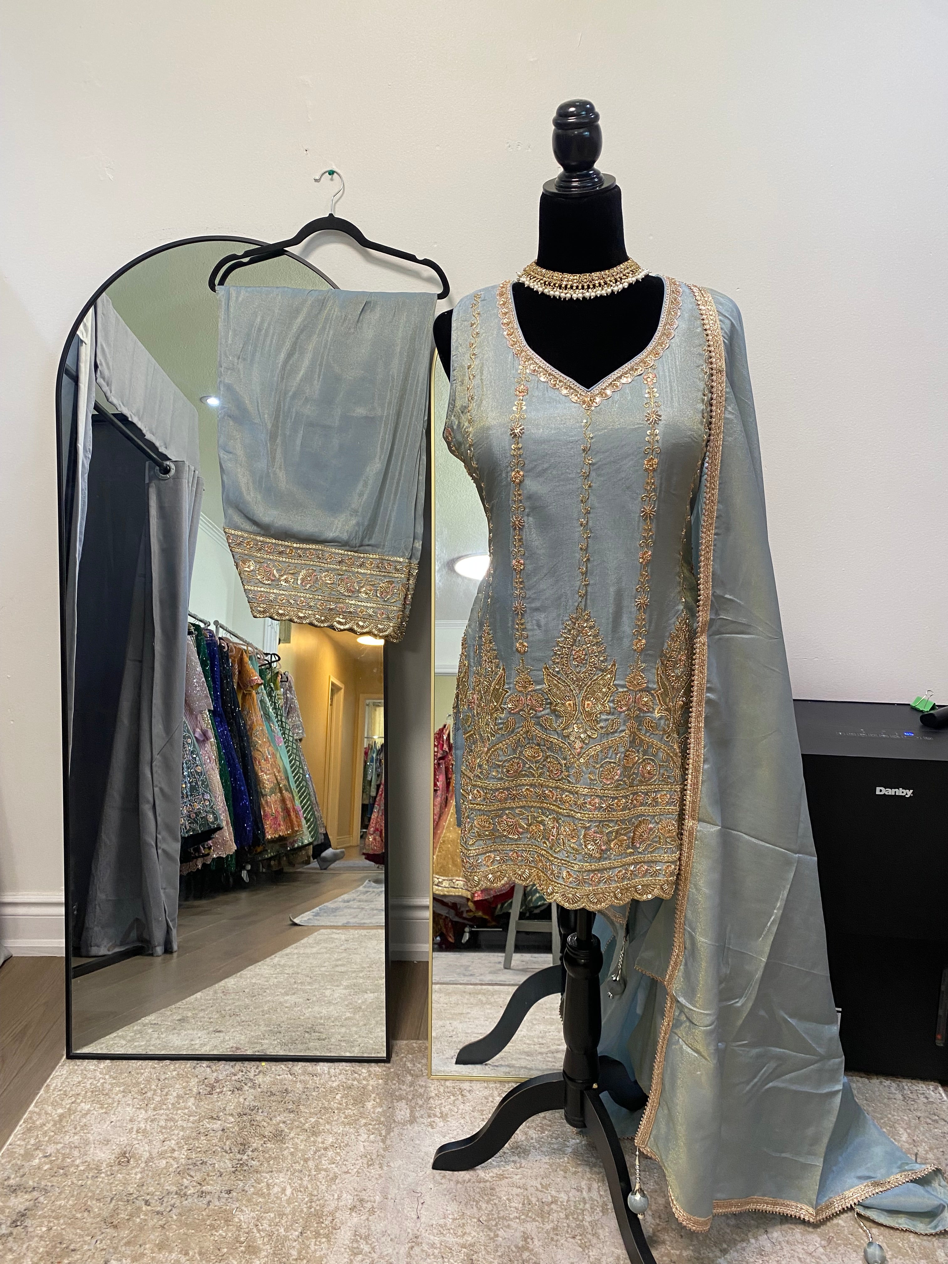 Salwar suit