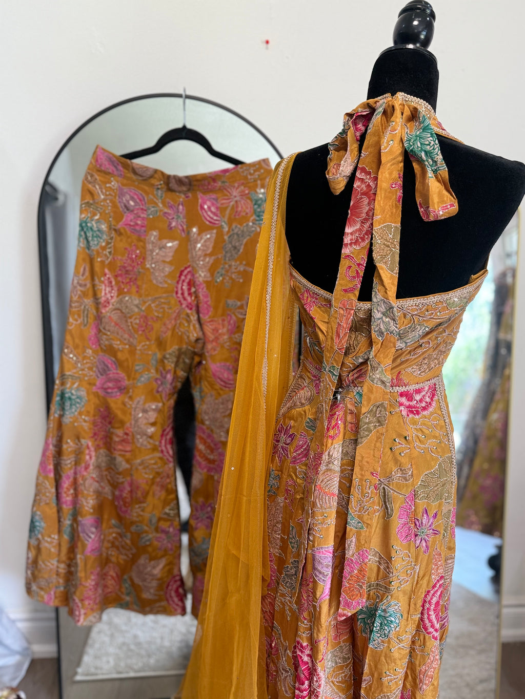 Nyra cut halter neck Embroidered suit – Kanada Kulture