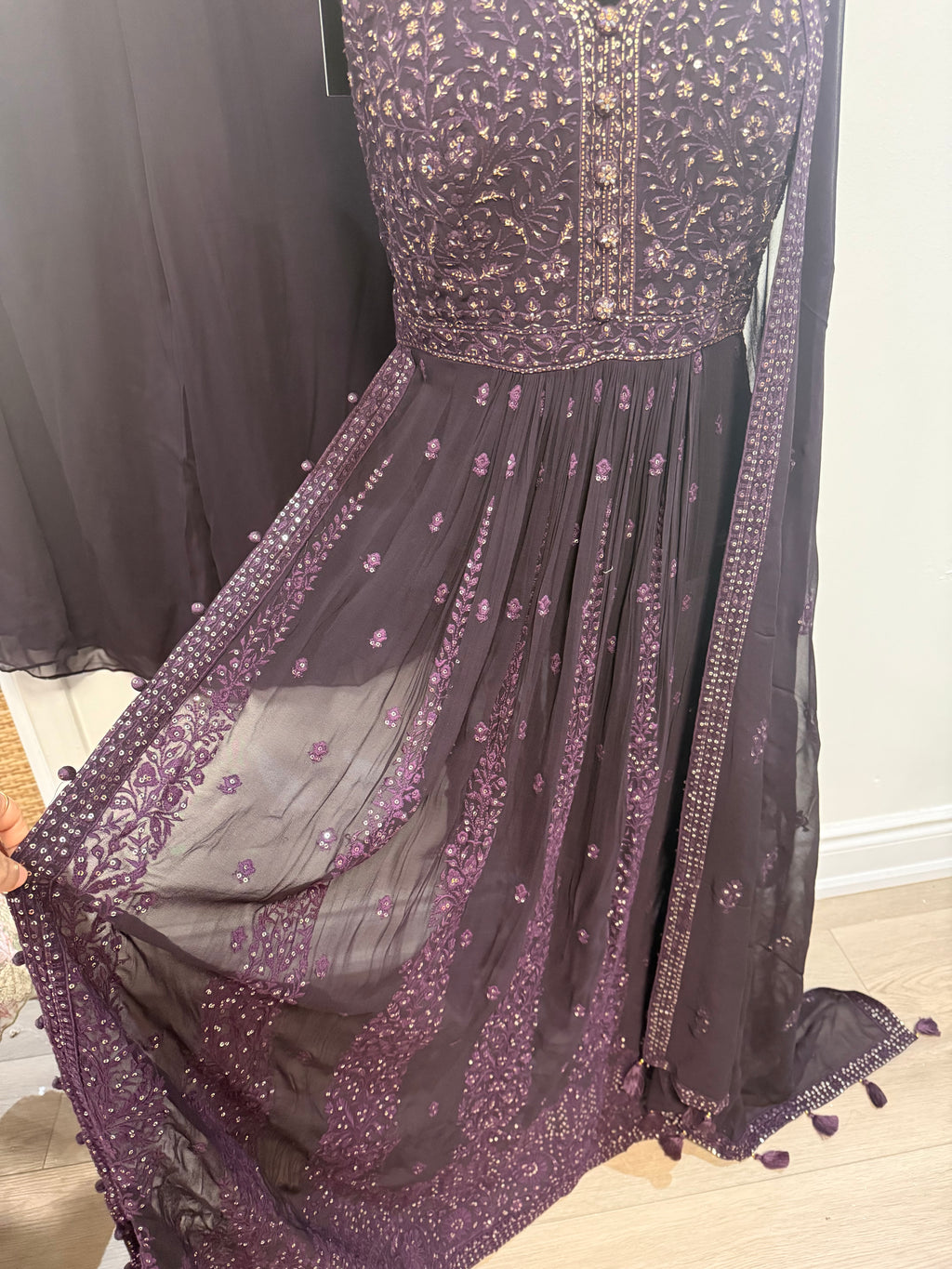 Nyra cut resham thread Embroidered suit – Kanada Kulture