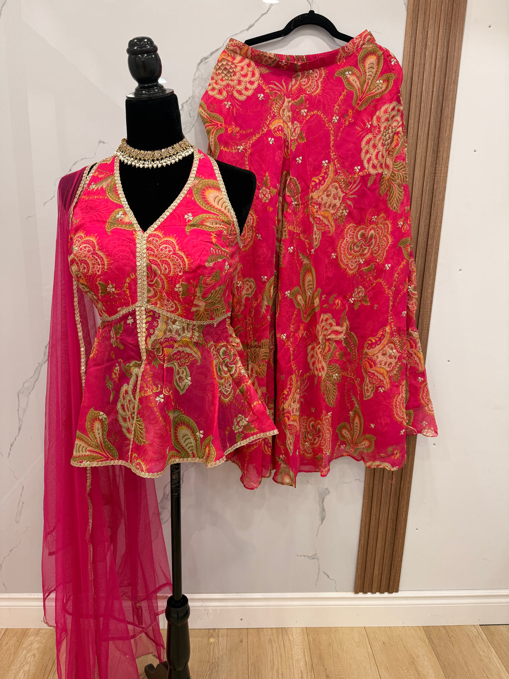 Halter summer suit with pockets in palazoo