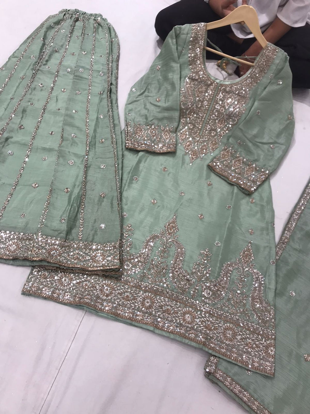 Embroidered suit Kanada Kulture