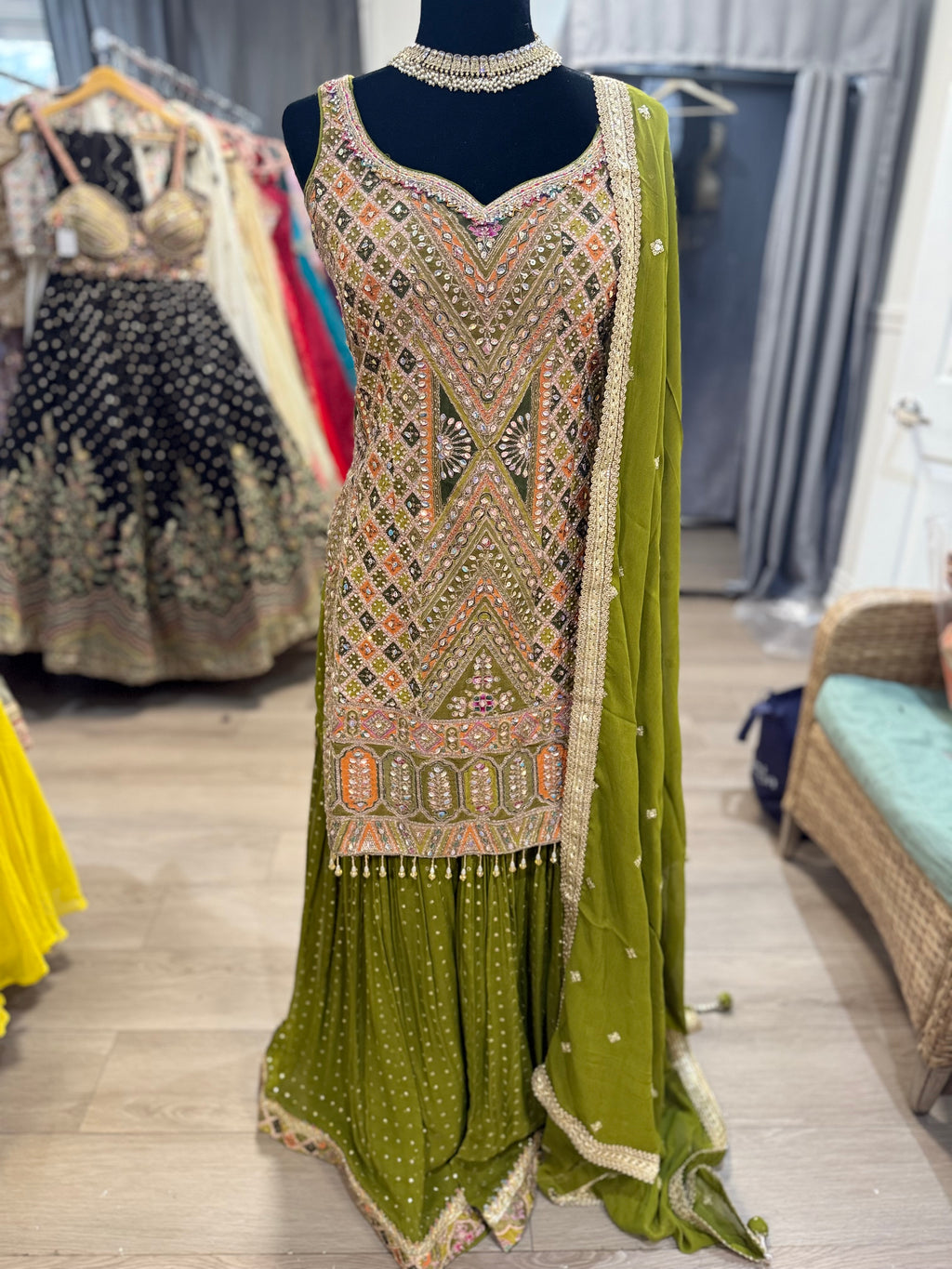 Thread Zari work Embroidered suit – Kanada Kulture