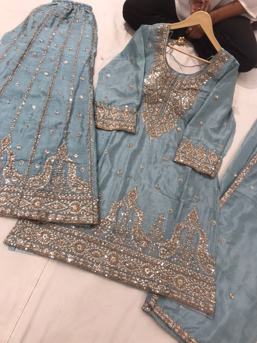Embroidered suit Kanada Kulture