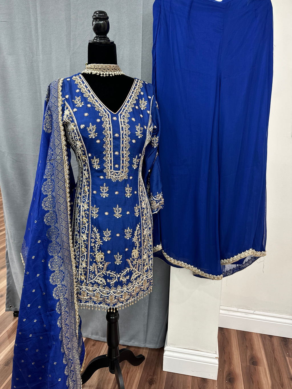 Embroidered palzoo Suit – Kanada Kulture