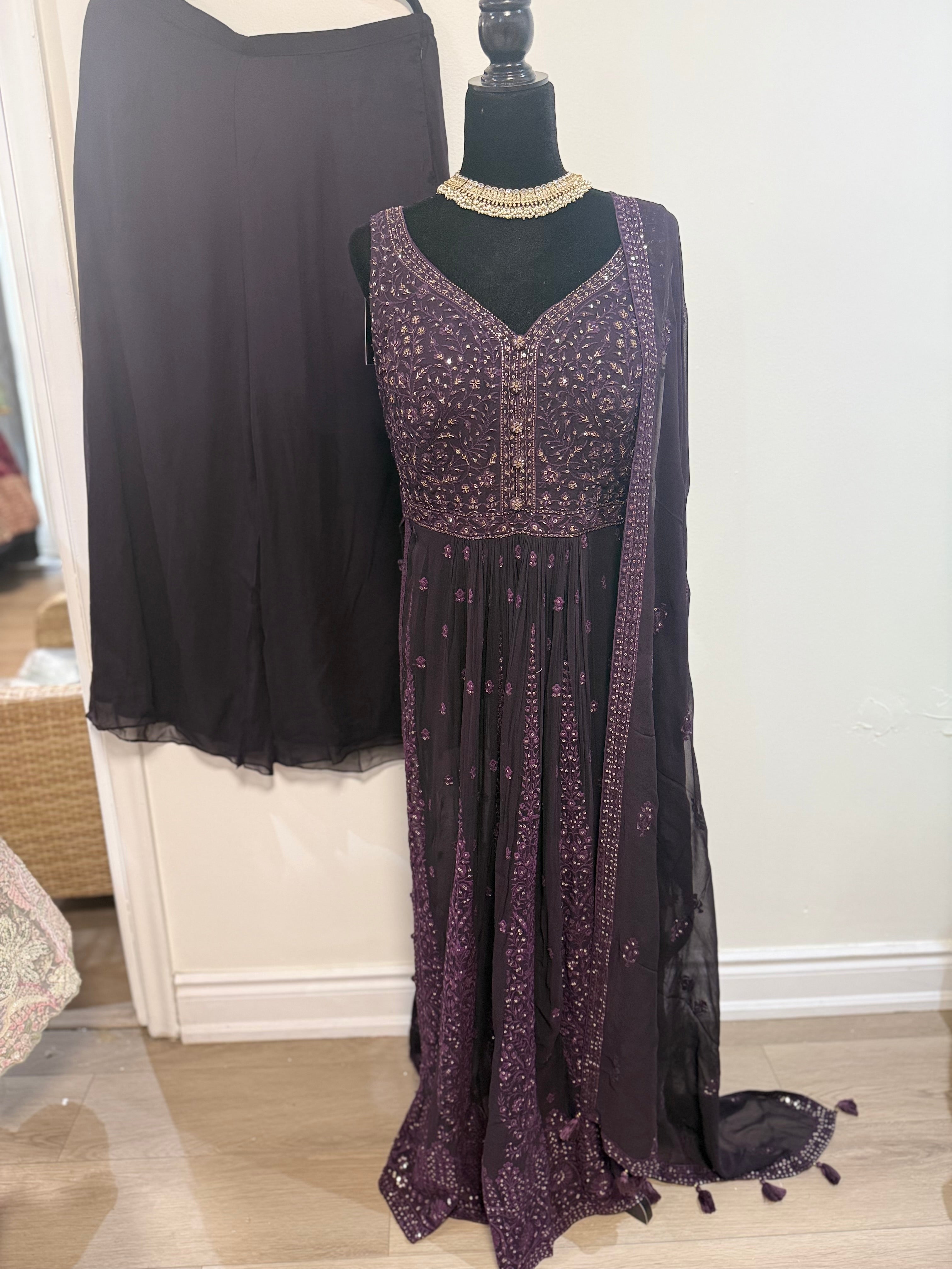 Nyra cut resham thread Embroidered suit – Kanada Kulture