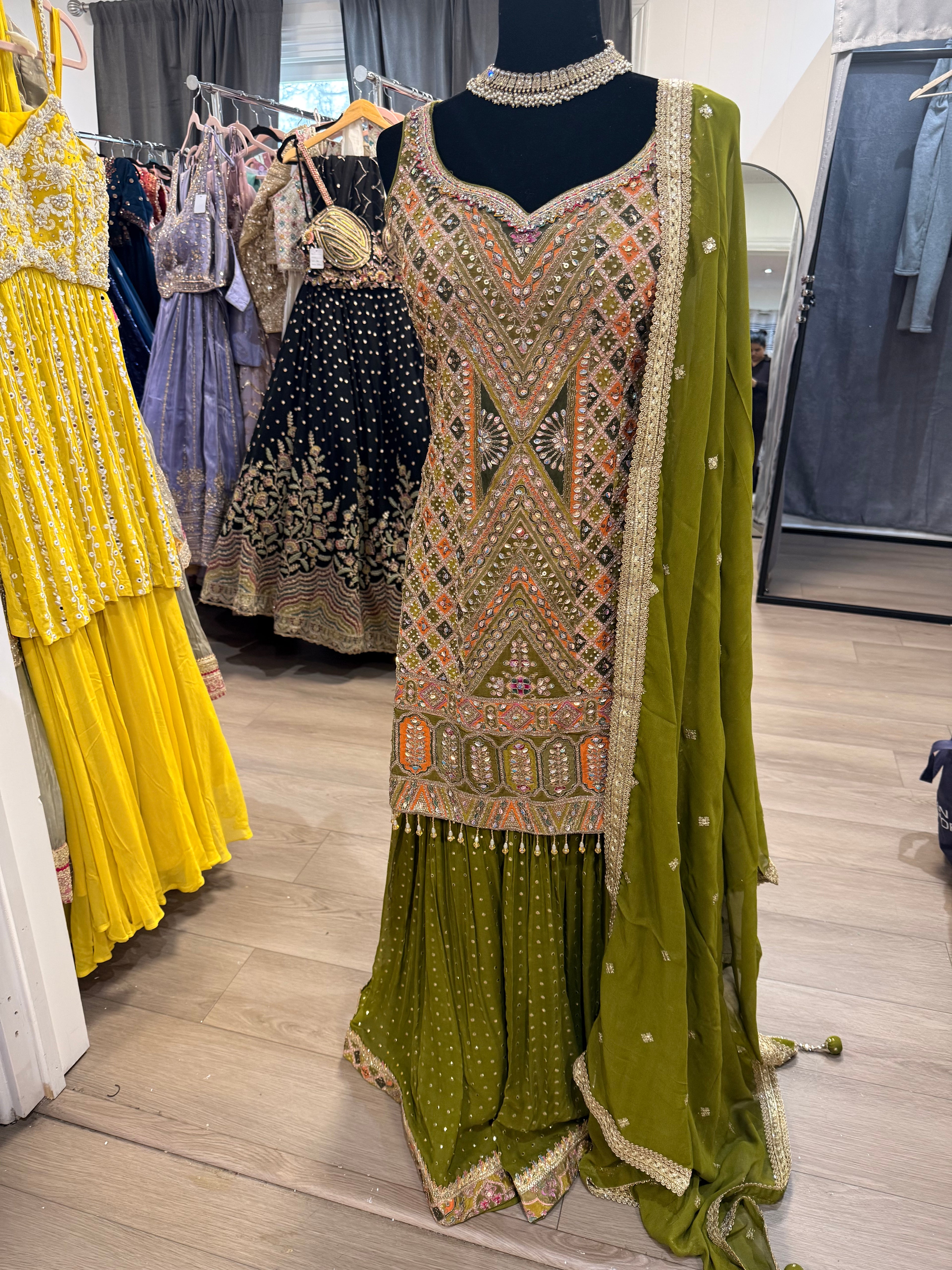 Thread Zari work Embroidered suit – Kanada Kulture