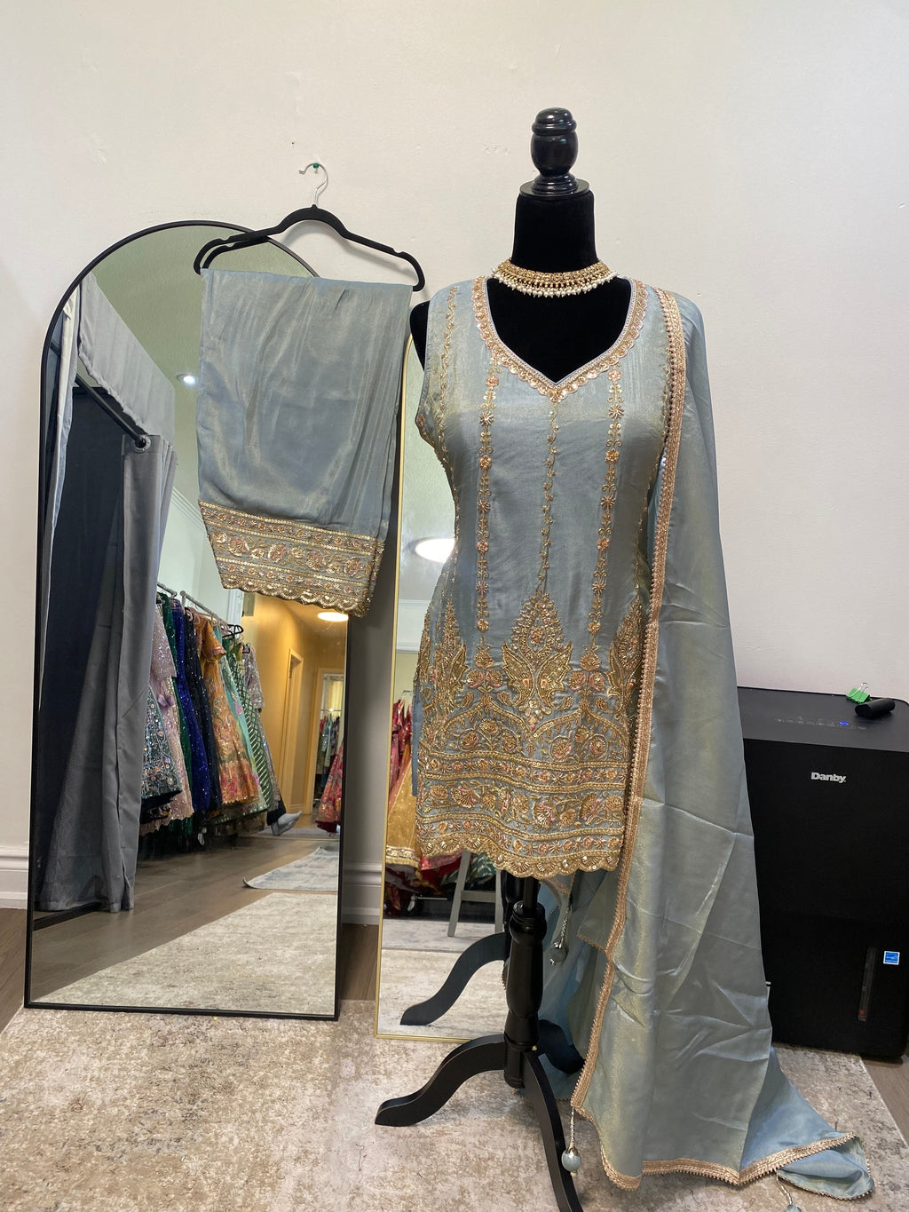 Salwar suit