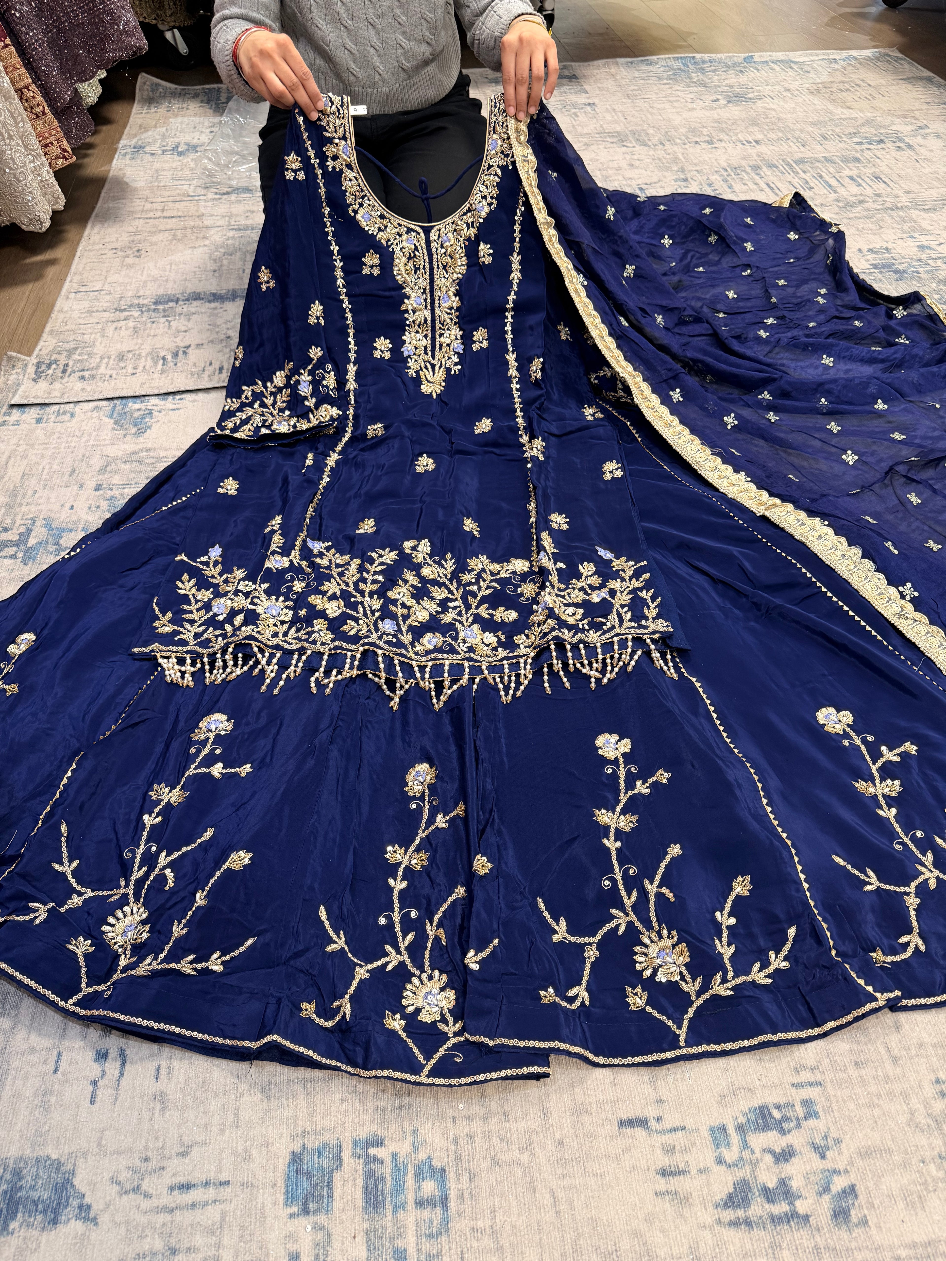 Size 48 Embroidered suit – Kanada Kulture
