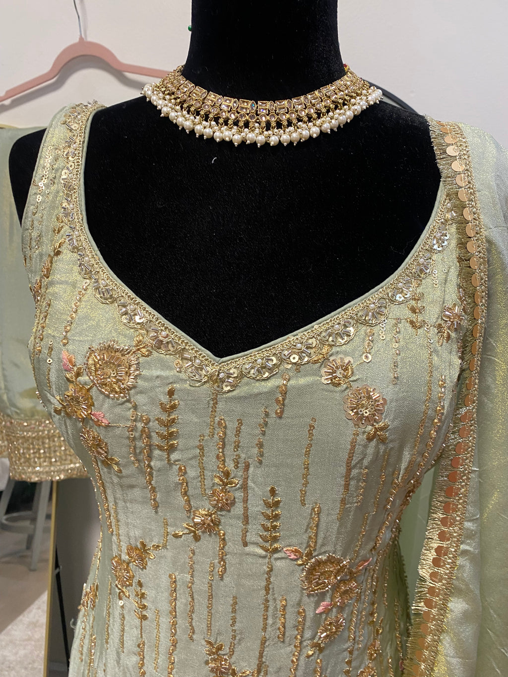 Embroidered pant suit
