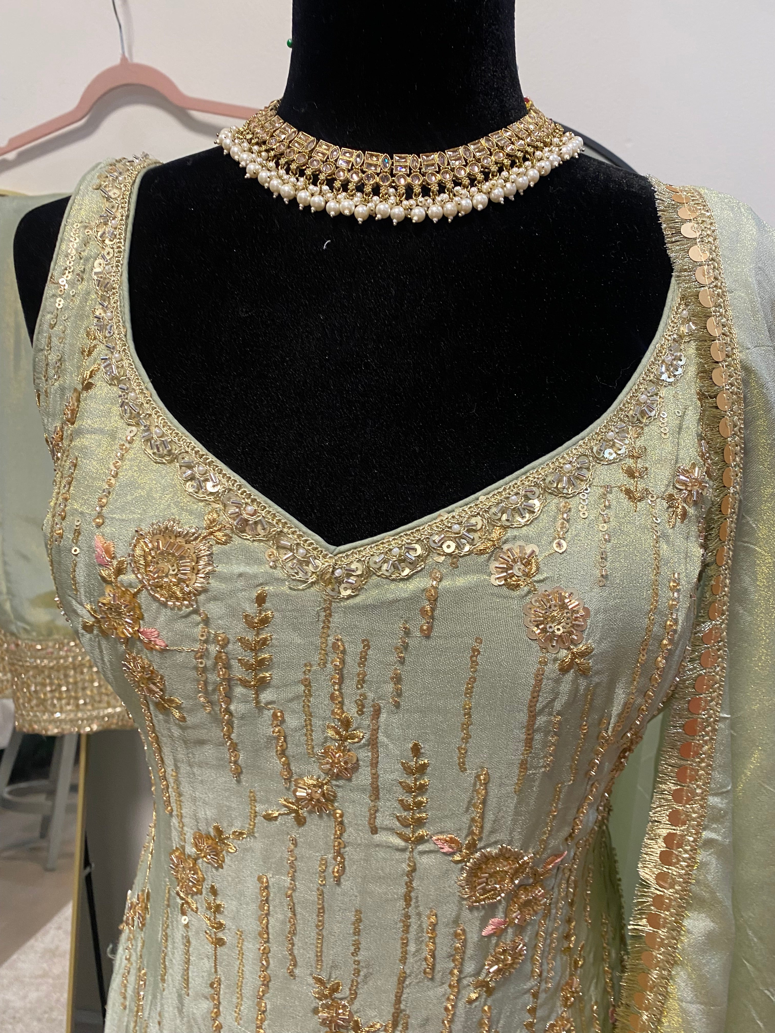 Embroidered pant suit