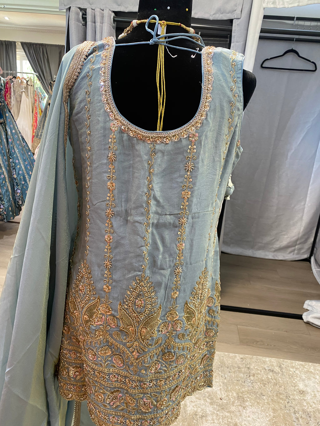 Salwar suit