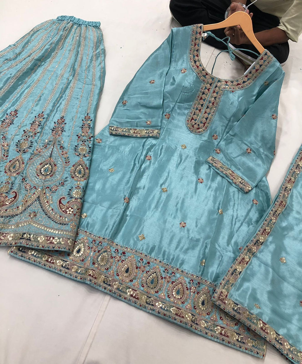 Size 52/54 Embroidered palzoo Suit – Kanada Kulture