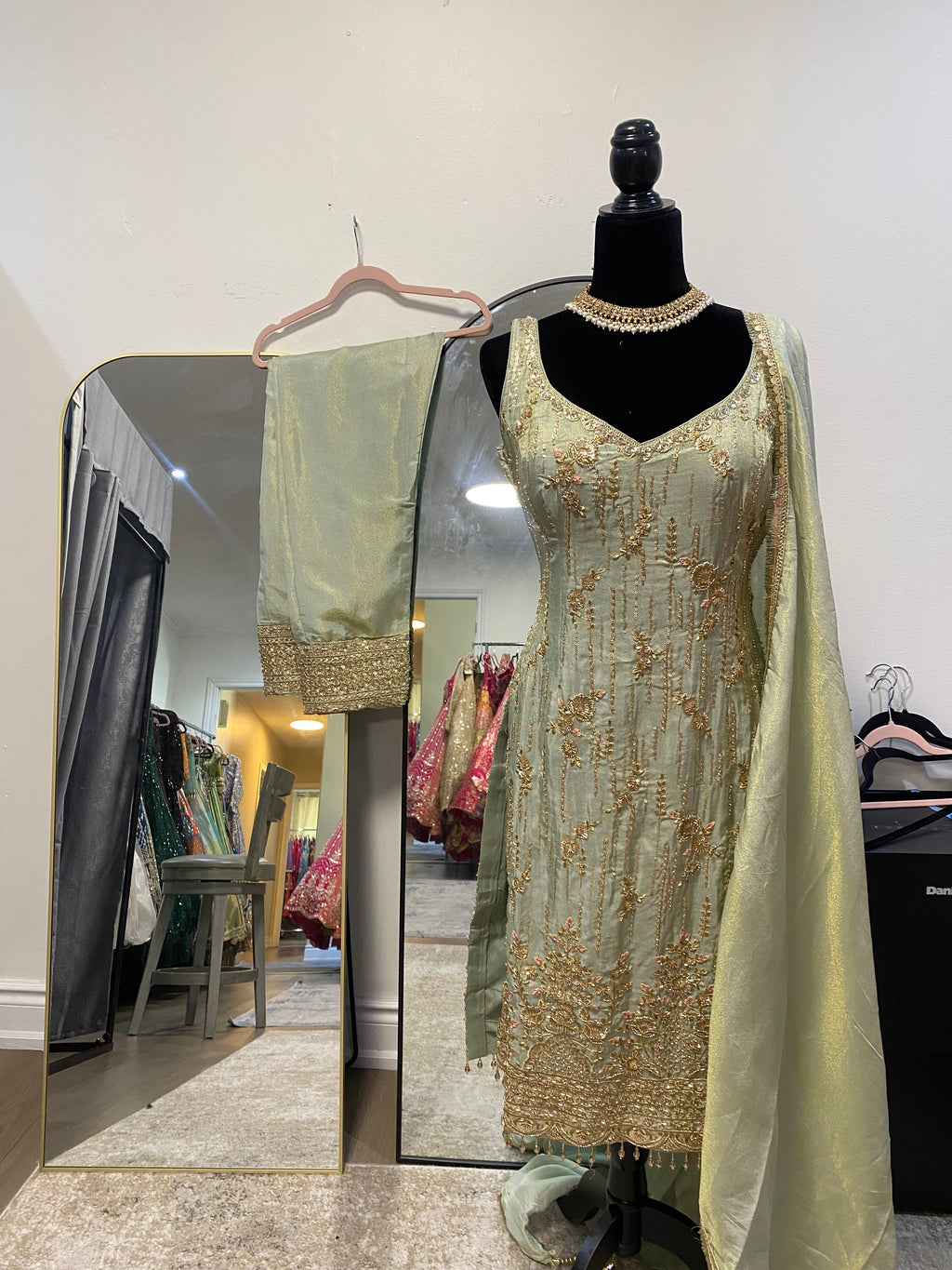 Embroidered pant suit
